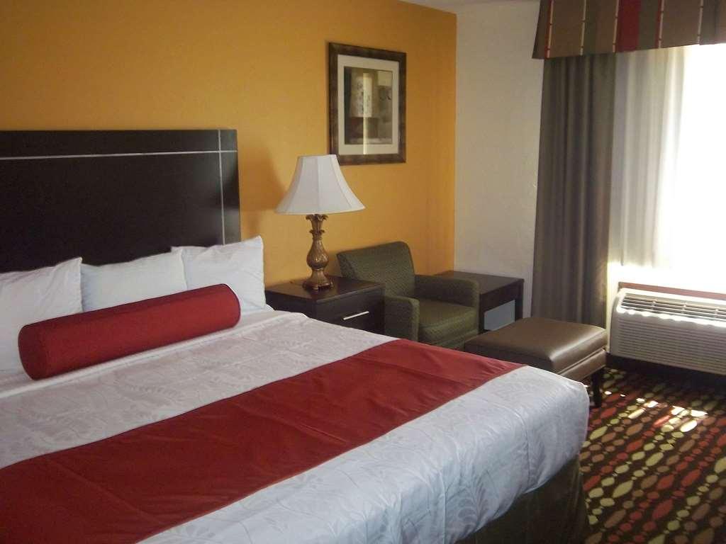 Best Western Greentree Inn & Suites Moore Szoba fotó