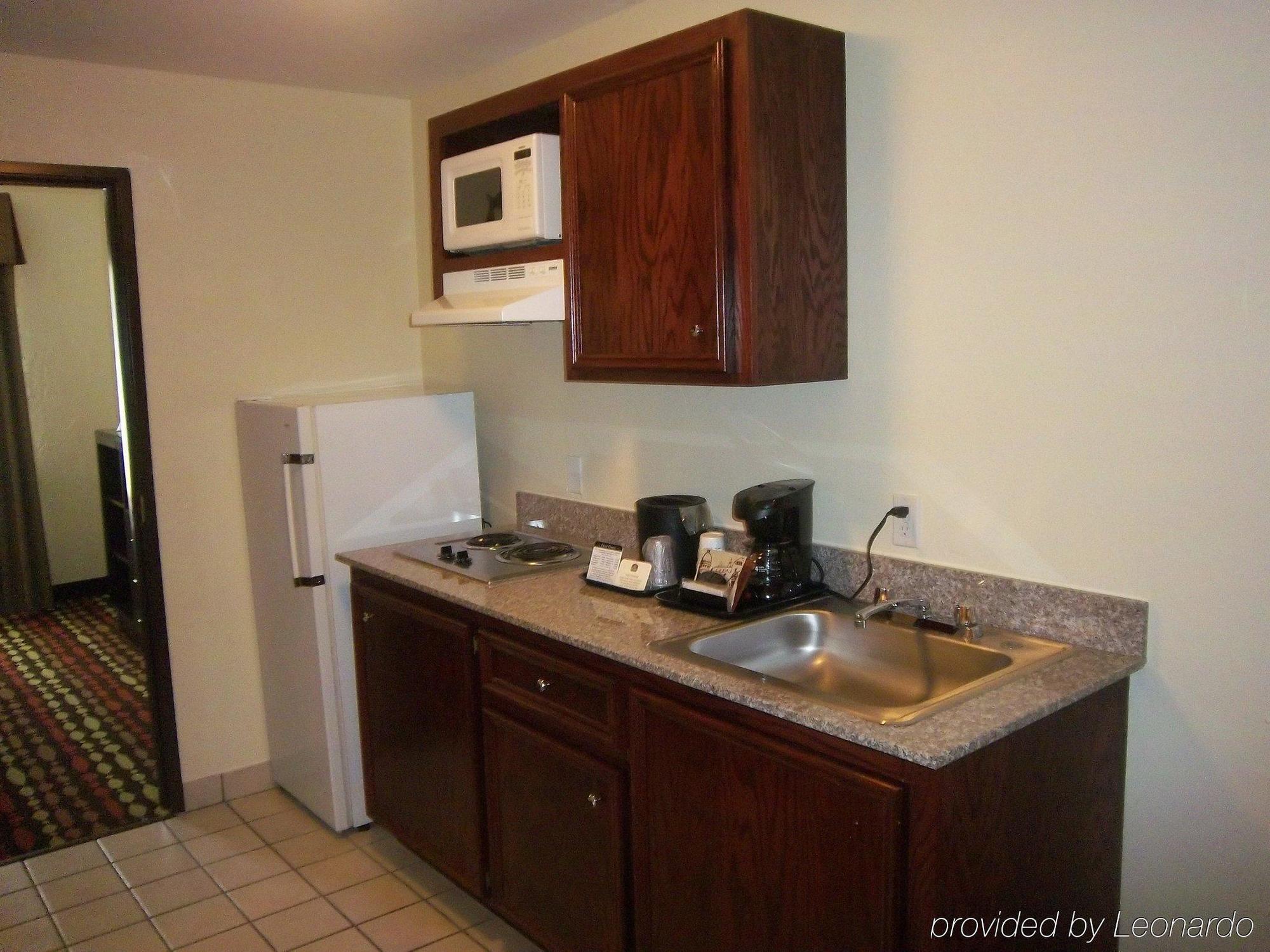 Best Western Greentree Inn & Suites Moore Szoba fotó